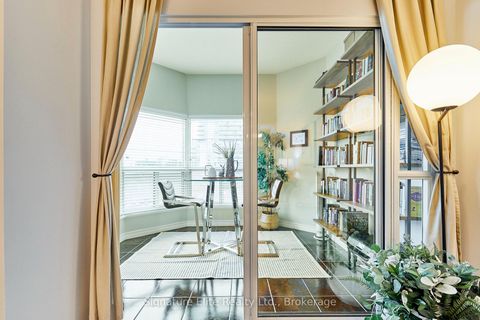 Photo 4 at 618 - 600 Queens Quay W, Waterfront Communities C1, Toronto