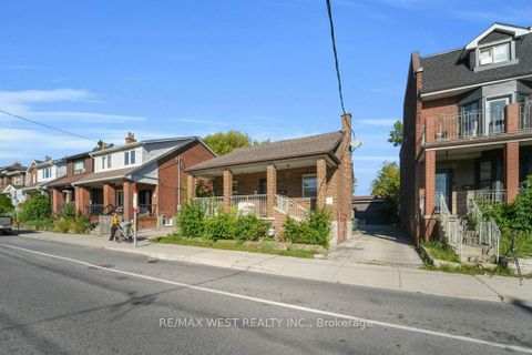 Photo 3 at 225 Oakwood Avenue, Oakwood Village, Toronto