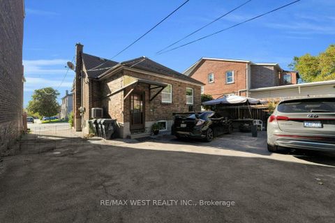 Photo 33 at 225 Oakwood Avenue, Oakwood Village, Toronto