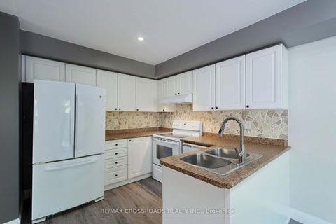 Photo 12 at 988 Southport Drive, Donevan, Oshawa