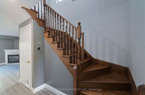 Photo 15 at 988 Southport Drive, Donevan, Oshawa