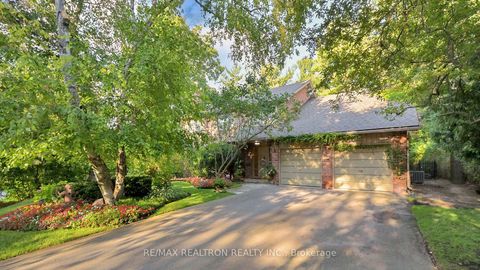 Photo 1 at 1 Vyner Road, Windfields, Toronto