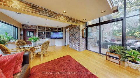 Photo 11 at 1 Vyner Road, Windfields, Toronto