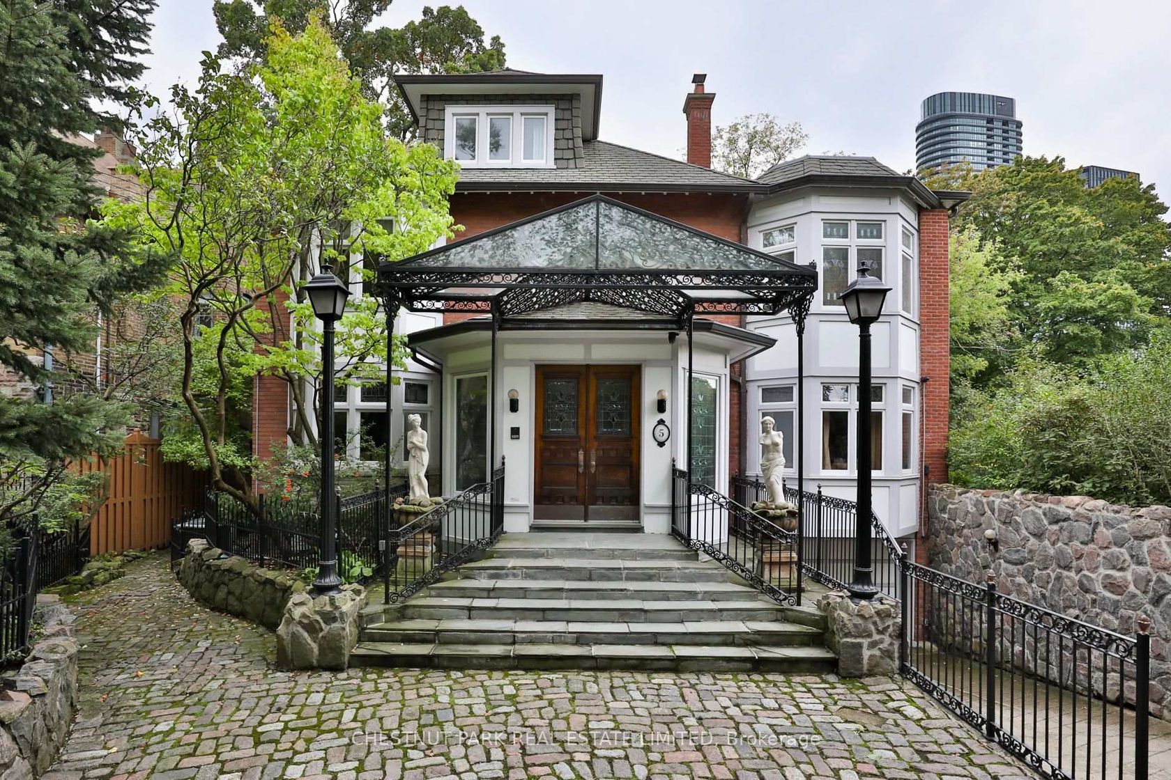 5 Castle Frank Crescent, Moore Park, Toronto 