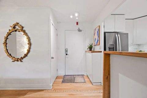 Photo 2 at 4 - 80 Coe Hill Drive, Swansea, Toronto