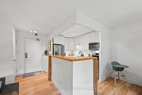 Photo 3 at 4 - 80 Coe Hill Drive, Swansea, Toronto