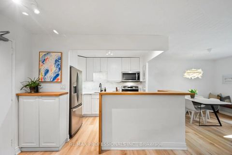 Photo 4 at 4 - 80 Coe Hill Drive, Swansea, Toronto