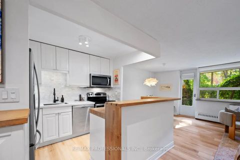 Photo 5 at 4 - 80 Coe Hill Drive, Swansea, Toronto