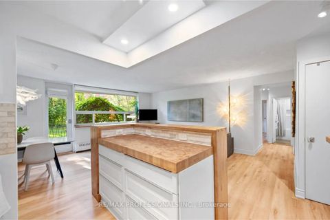 Photo 6 at 4 - 80 Coe Hill Drive, Swansea, Toronto