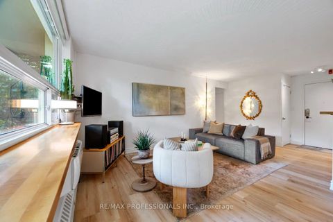 Photo 8 at 4 - 80 Coe Hill Drive, Swansea, Toronto
