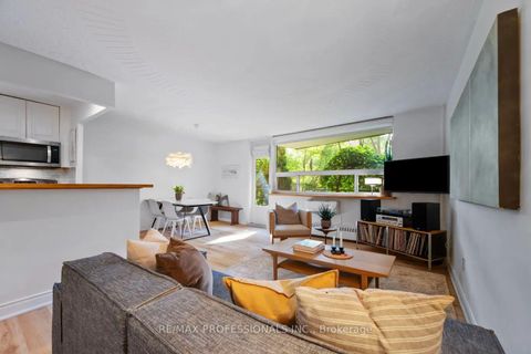 Photo 9 at 4 - 80 Coe Hill Drive, Swansea, Toronto