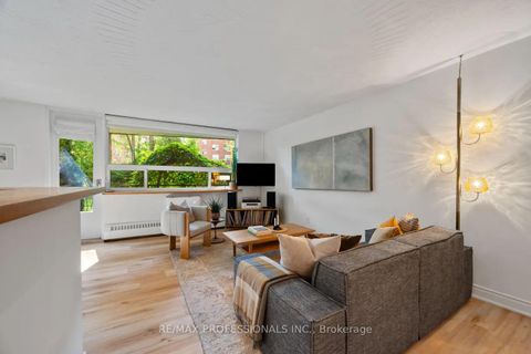 Photo 10 at 4 - 80 Coe Hill Drive, Swansea, Toronto