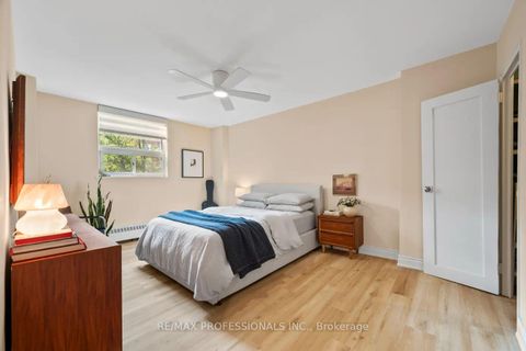 Photo 14 at 4 - 80 Coe Hill Drive, Swansea, Toronto