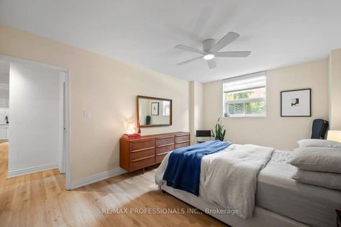Photo 15 at 4 - 80 Coe Hill Drive, Swansea, Toronto