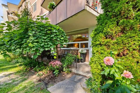 Photo 26 at 4 - 80 Coe Hill Drive, Swansea, Toronto