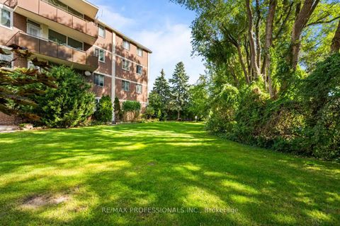 Photo 29 at 4 - 80 Coe Hill Drive, Swansea, Toronto