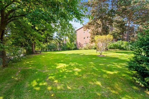 Photo 32 at 4 - 80 Coe Hill Drive, Swansea, Toronto