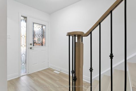 Photo 3 at 161 Joanna Crescent, Yorkhill, Vaughan