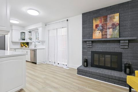 Photo 5 at 161 Joanna Crescent, Yorkhill, Vaughan