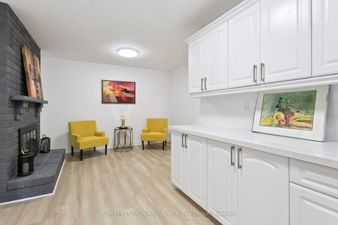 Photo 9 at 161 Joanna Crescent, Yorkhill, Vaughan