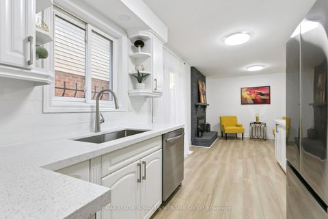 Photo 12 at 161 Joanna Crescent, Yorkhill, Vaughan