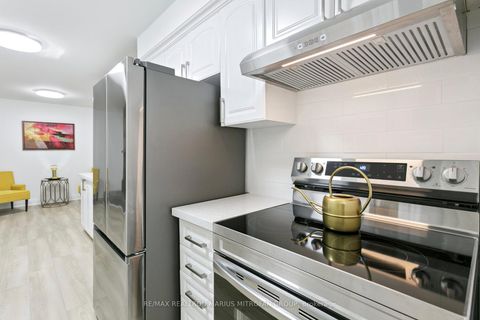 Photo 13 at 161 Joanna Crescent, Yorkhill, Vaughan