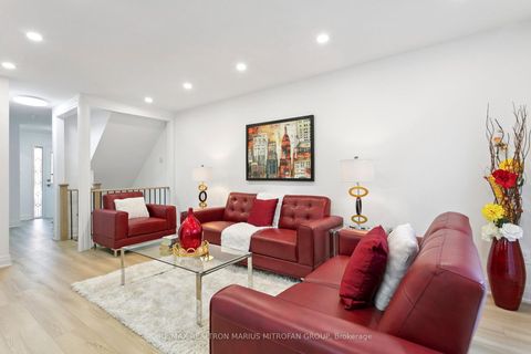 Photo 18 at 161 Joanna Crescent, Yorkhill, Vaughan