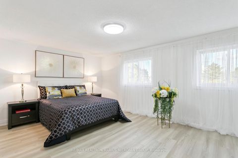 Photo 33 at 161 Joanna Crescent, Yorkhill, Vaughan