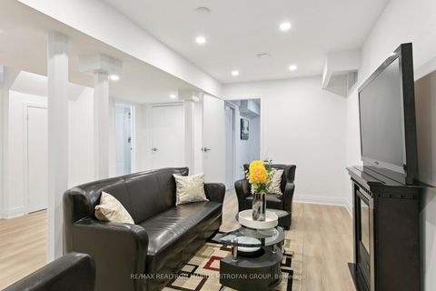 Photo 38 at 161 Joanna Crescent, Yorkhill, Vaughan