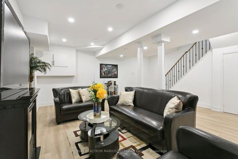 Photo 40 at 161 Joanna Crescent, Yorkhill, Vaughan