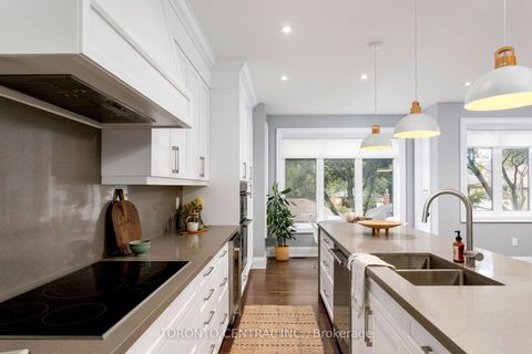 Photo 13 at 9 Chimney Swift Court, Rosethorn, Toronto