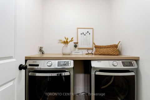 Photo 33 at 9 Chimney Swift Court, Rosethorn, Toronto