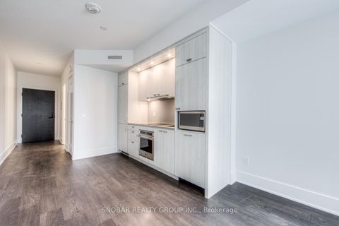 Photo 10 at 814 - 470 Front Street W, Waterfront Communities C1, Toronto
