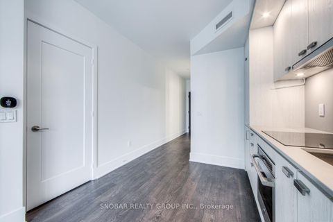 Photo 12 at 814 - 470 Front Street W, Waterfront Communities C1, Toronto