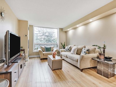 Photo 2 at 203 - 326 Major Mackenzie Drive E, Crosby, Richmond Hill