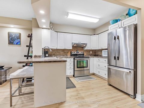 Photo 7 at 203 - 326 Major Mackenzie Drive E, Crosby, Richmond Hill