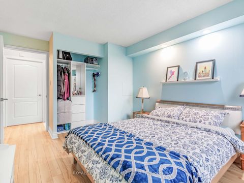 Photo 10 at 203 - 326 Major Mackenzie Drive E, Crosby, Richmond Hill