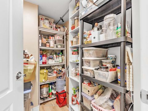 Photo 14 at 203 - 326 Major Mackenzie Drive E, Crosby, Richmond Hill