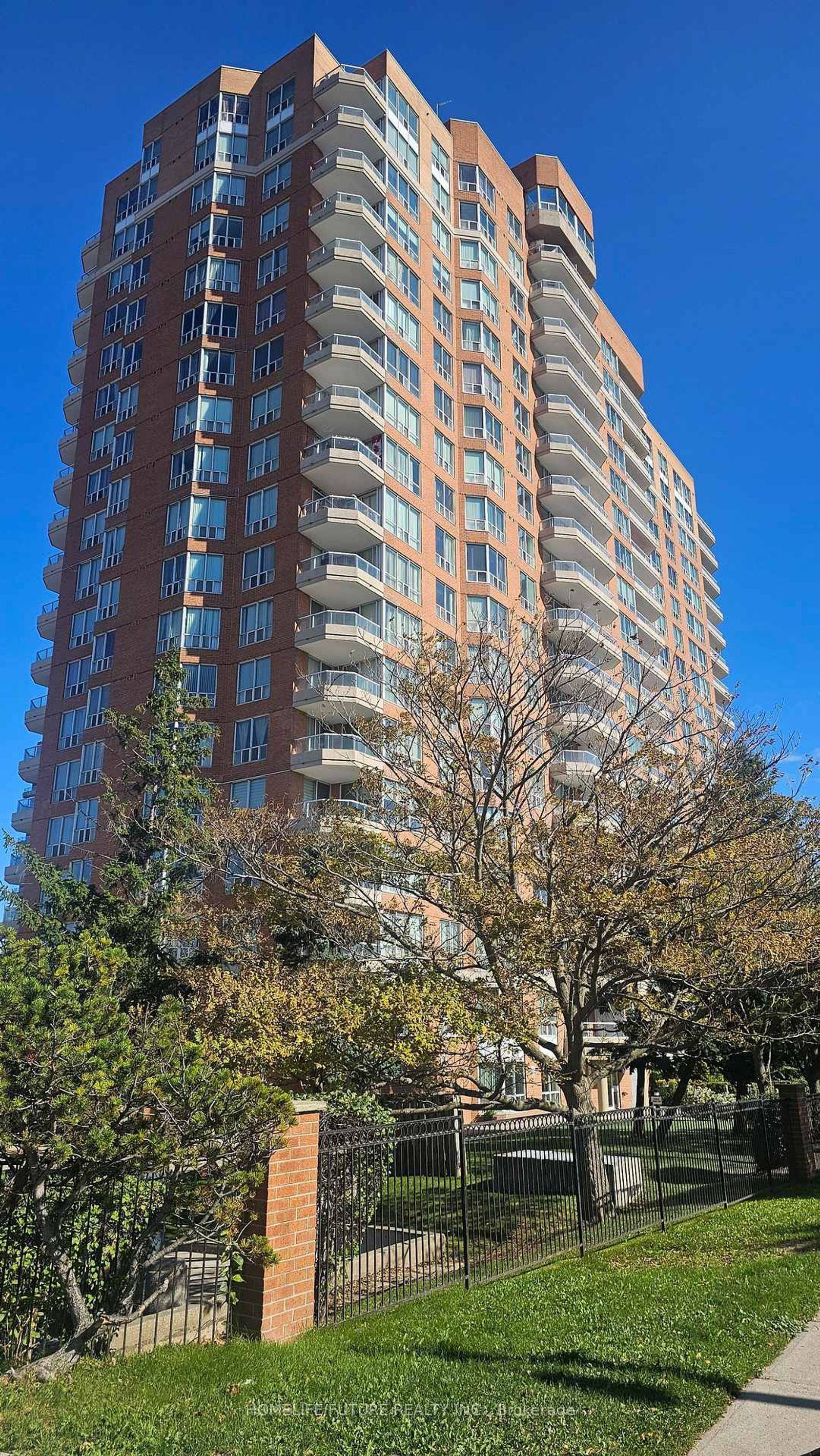 210 - 400 Mclevin Avenue, Malvern, Toronto 