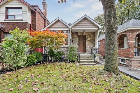 Photo 0 at 3 Roseneath Gardens, Oakwood Village, Toronto