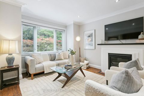 Photo 2 at 3 Roseneath Gardens, Oakwood Village, Toronto