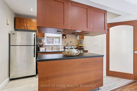 Photo 10 at 3 Roseneath Gardens, Oakwood Village, Toronto