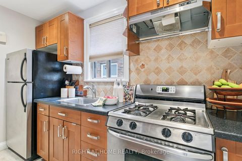 Photo 13 at 3 Roseneath Gardens, Oakwood Village, Toronto