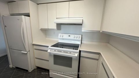 Photo 3 at 714 - 11 Thorncliffe Pk Drive, Thorncliffe Park, Toronto