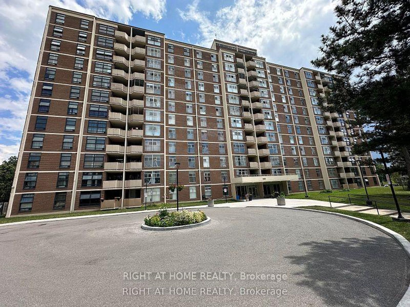 211 - 335 Driftwood Avenue, Black Creek, Toronto 