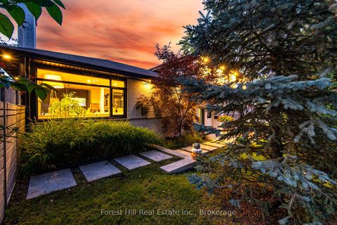 Photo 1 at 28 Decarie Circle, West Deane, Toronto