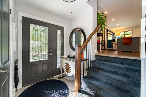 Photo 4 at 28 Decarie Circle, West Deane, Toronto