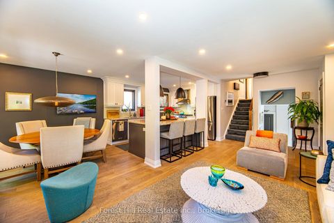 Photo 7 at 28 Decarie Circle, West Deane, Toronto