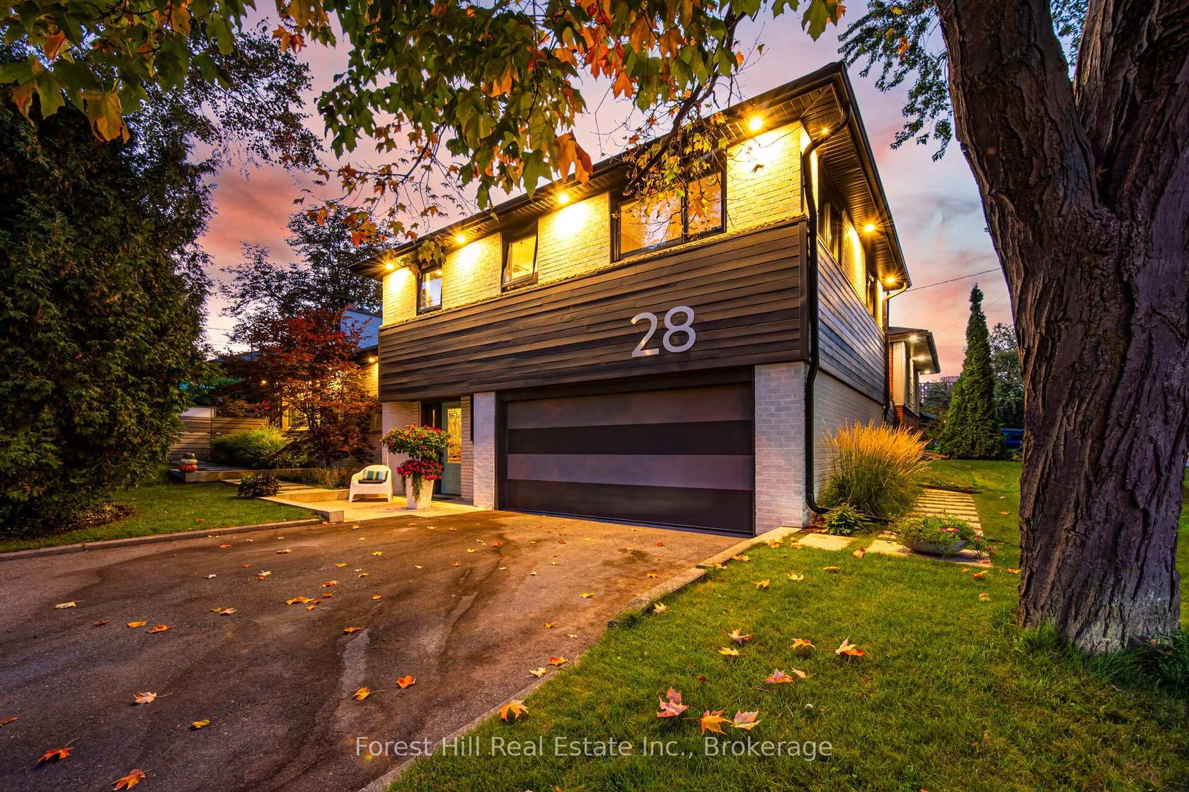 28 Decarie Circle, West Deane, Toronto 