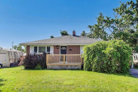 Photo 1 at 5 Golfdale Road, Sunnidale, Barrie